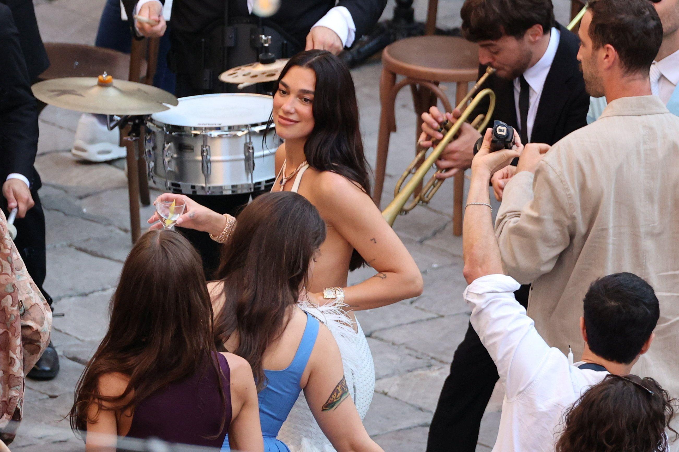 dua lipa i kalum tarner, venčanje due lipe