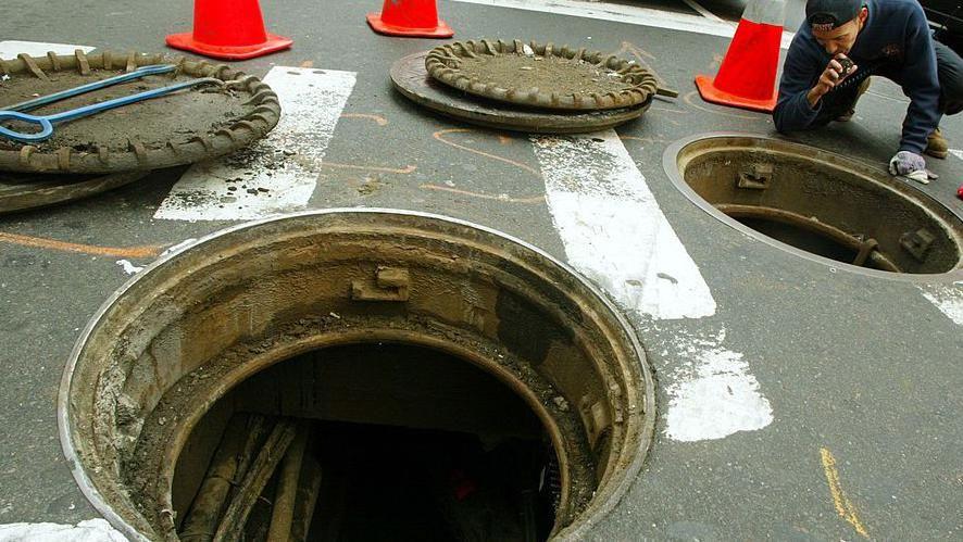 New York police investigate videos of men emerging from citys sewer system