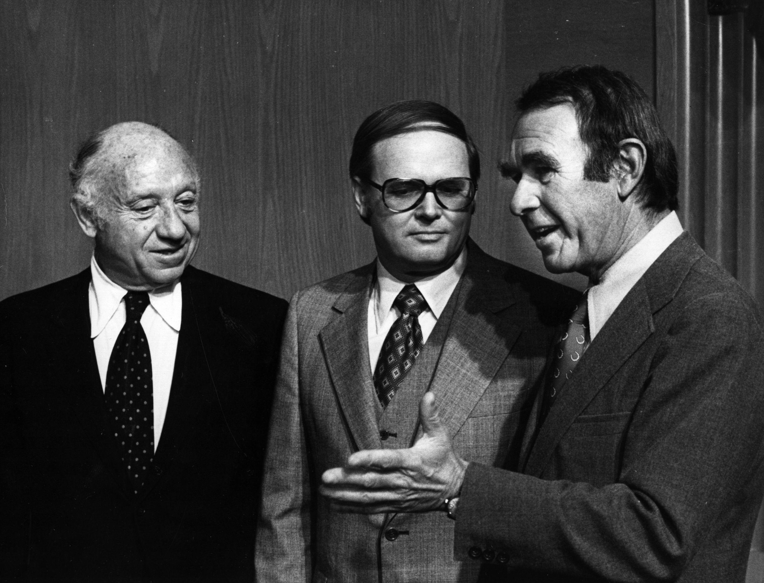 صورة لريموند مارشال خلال جلسات التعيين عام 1977، في سياق تاريخي يستعاد اليوم كنموذج لإعادة الإعمار.