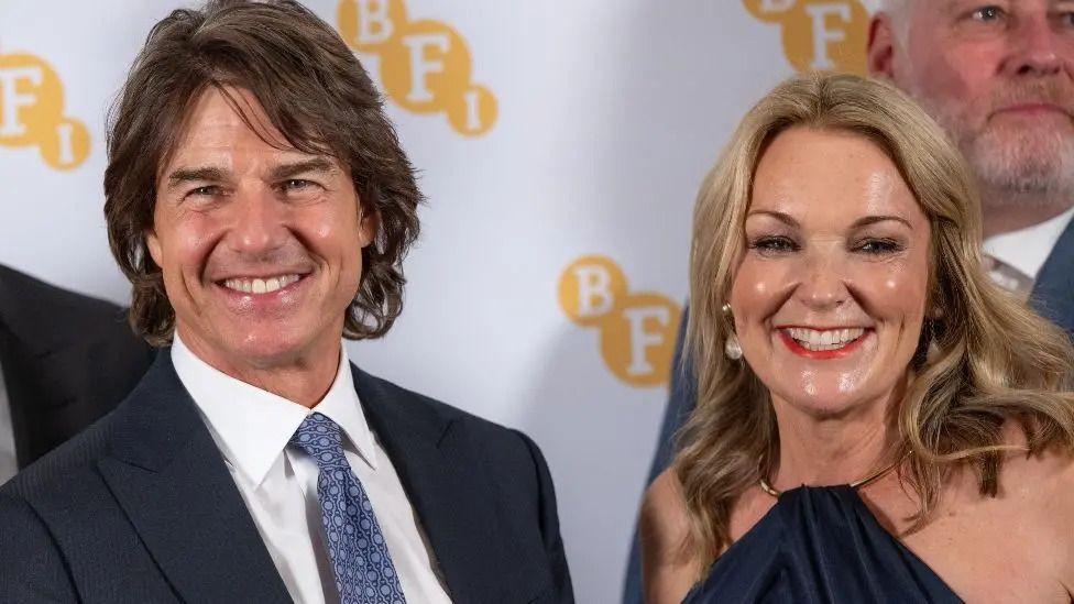 قد تكون المديرة الإبداعية لآبل أوروبا، جاي هنت (في الصورة خلال مايو/أيار مع توم كروز)، من بين أبرز المرشحين. 