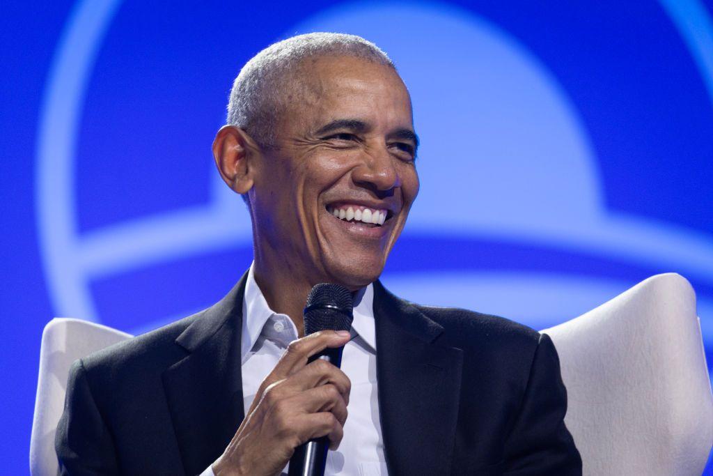 O ex-presidente dos EUA Barack Obama discursa durante evento em Chicago em dezembro de 2024