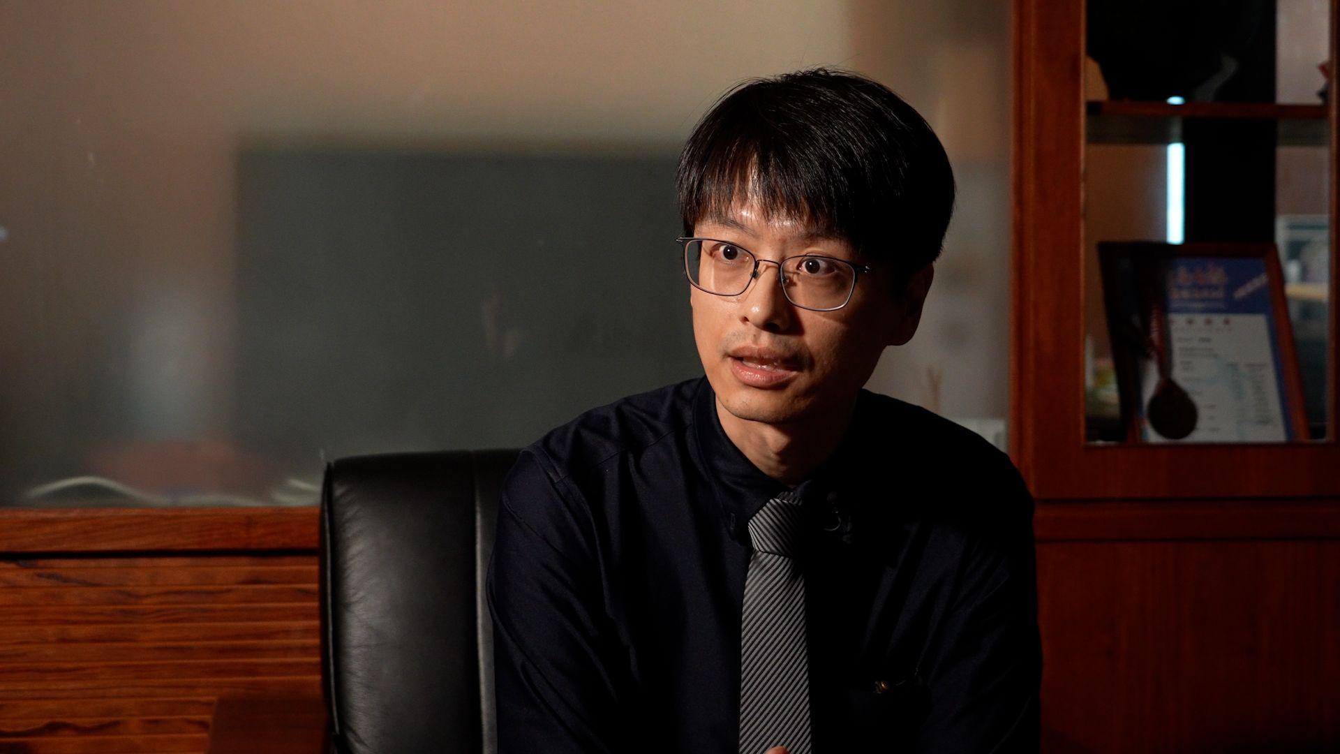 台南地檢署檢察官徐書翰接受BBC中文專訪畫面。