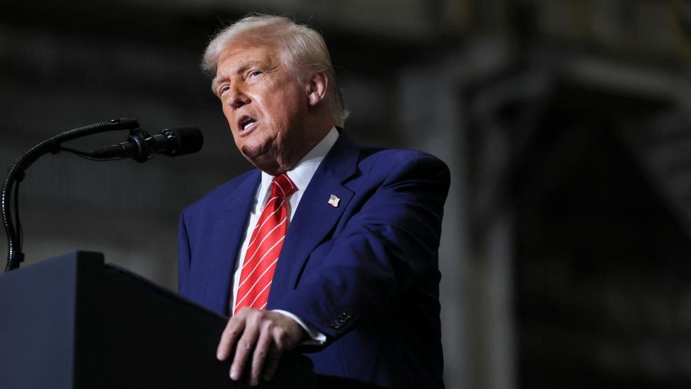 Trump signs ban on travel to US by nationals from 12 countries