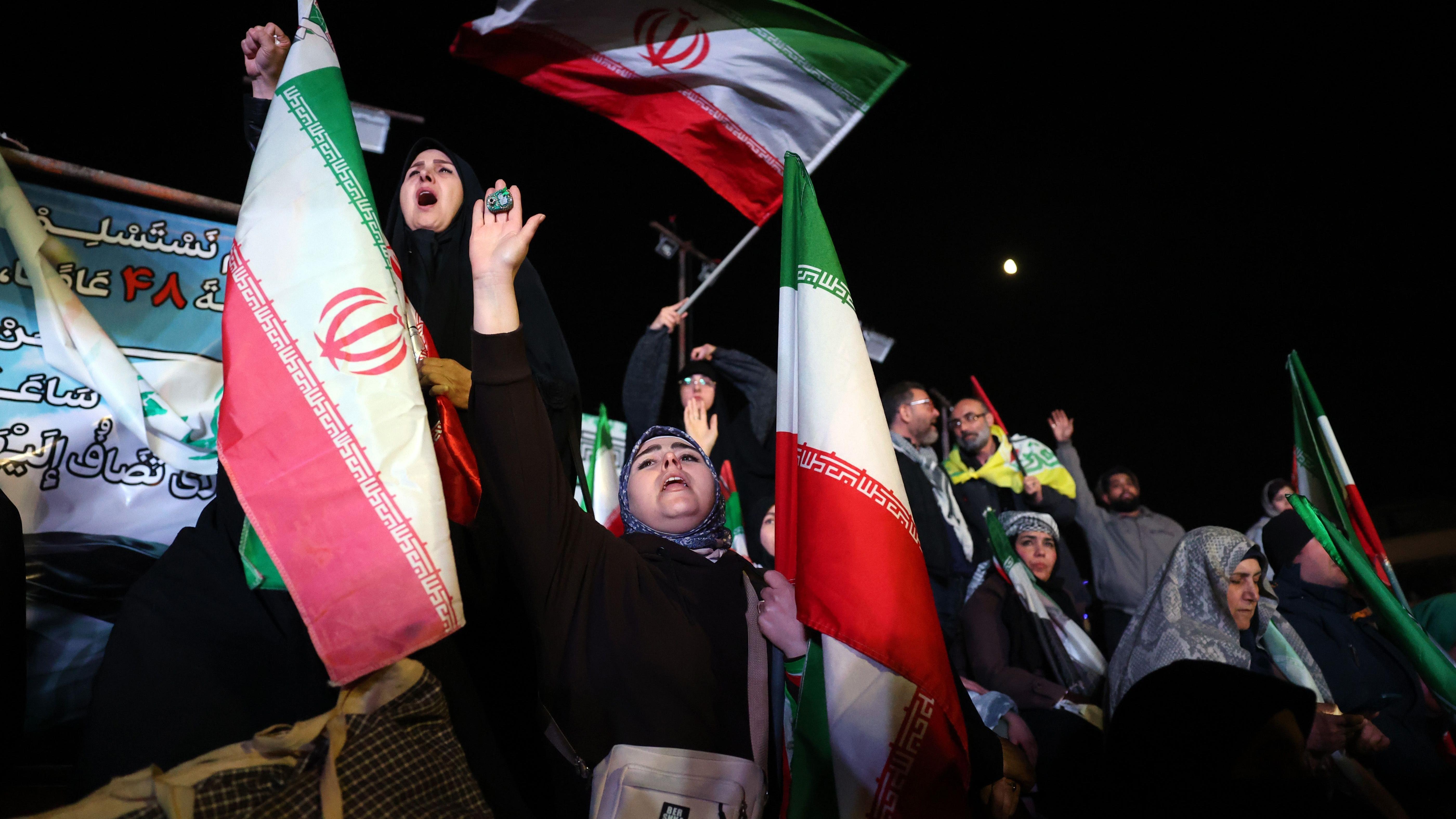 伊朗德黑蘭革命廣場民眾在得知停火消息後上街示威（8/4/2026）