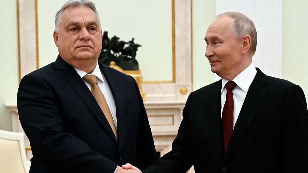 orban i putin se rukuju