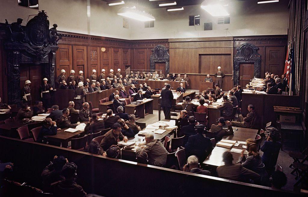 Vista de la sala de audiencias del Tribunal de Núremberg en una sesión en 1945.