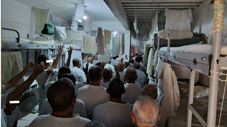 Cela superlotada na Papuda