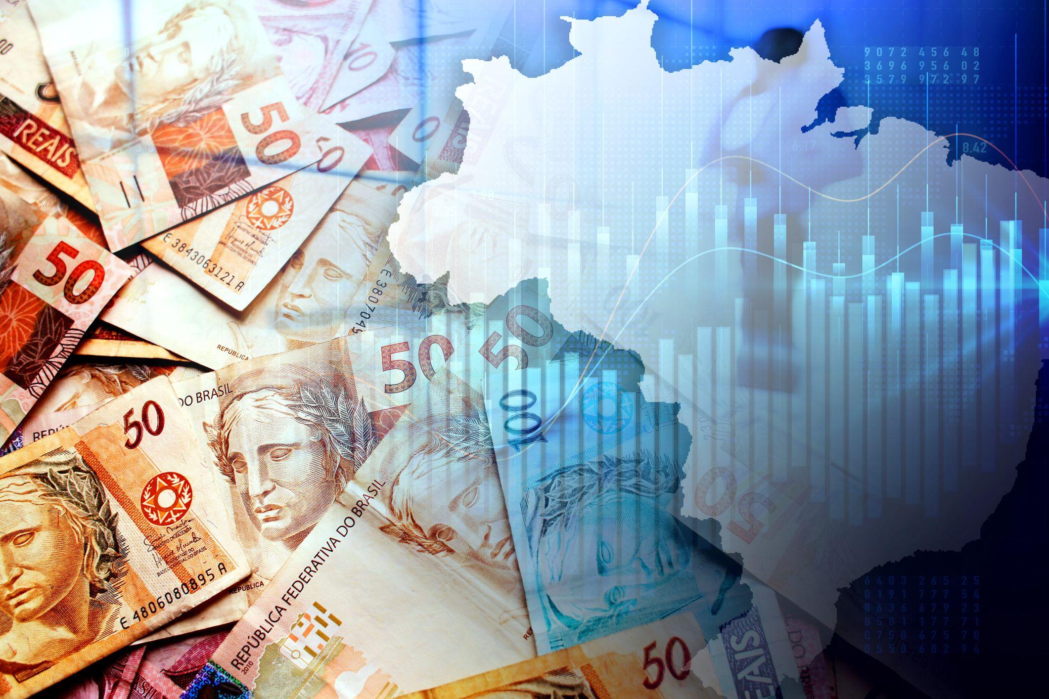 Ilustração com notas de reais e mapa do Brasil 