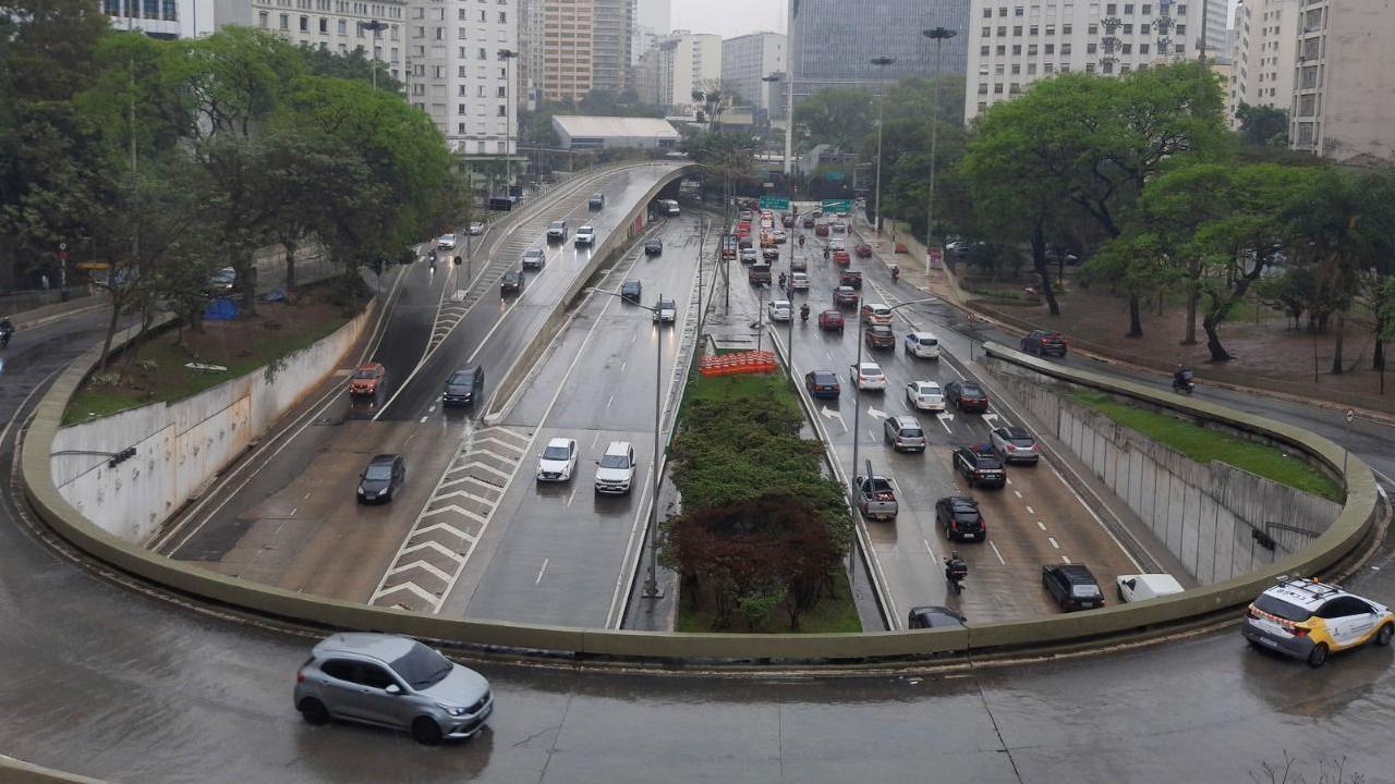 Ruas de S&atilde;o Paulo num dia chuvoso