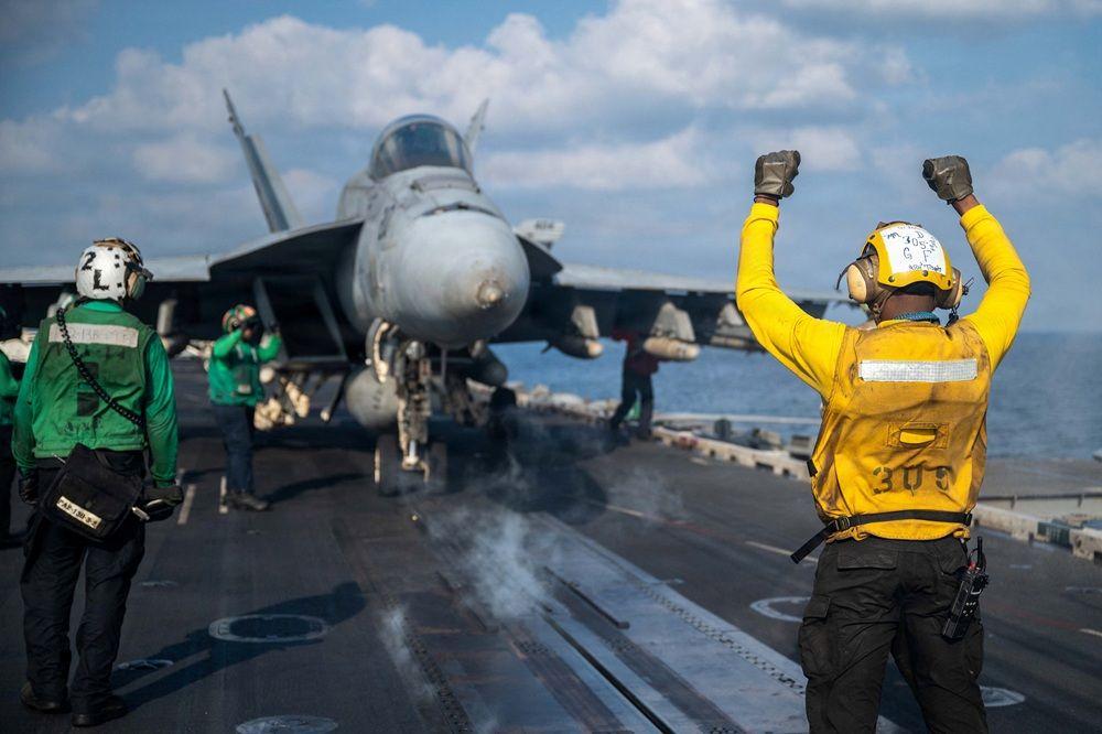 američki marinci na nosaču aviona