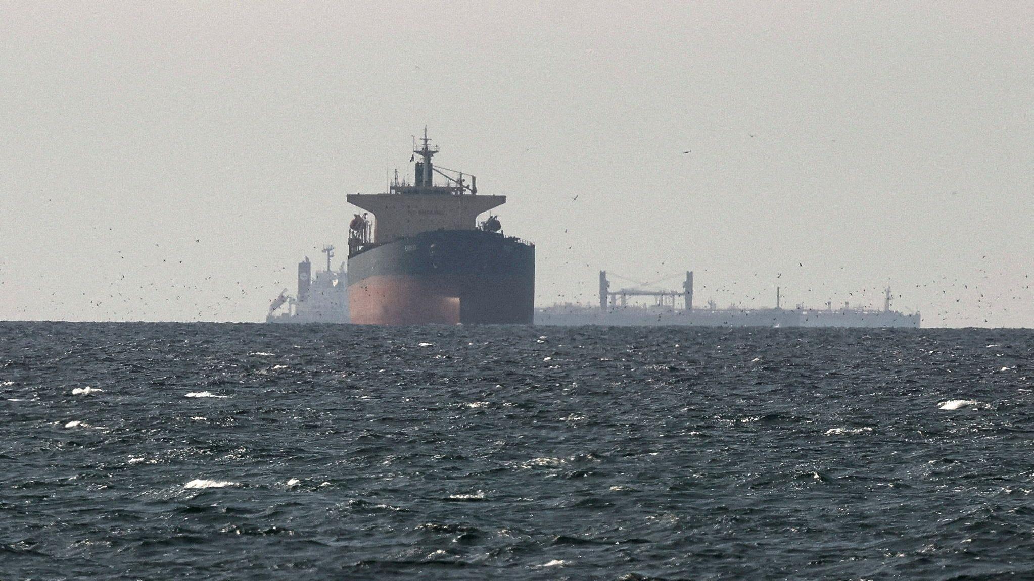 Britanija dozvolila Americi upotrebu baza, Vučić kaže da Srbija ima dovoljno rezervi nafte i gasa 1 Tanker u Ormuskom moreuzu