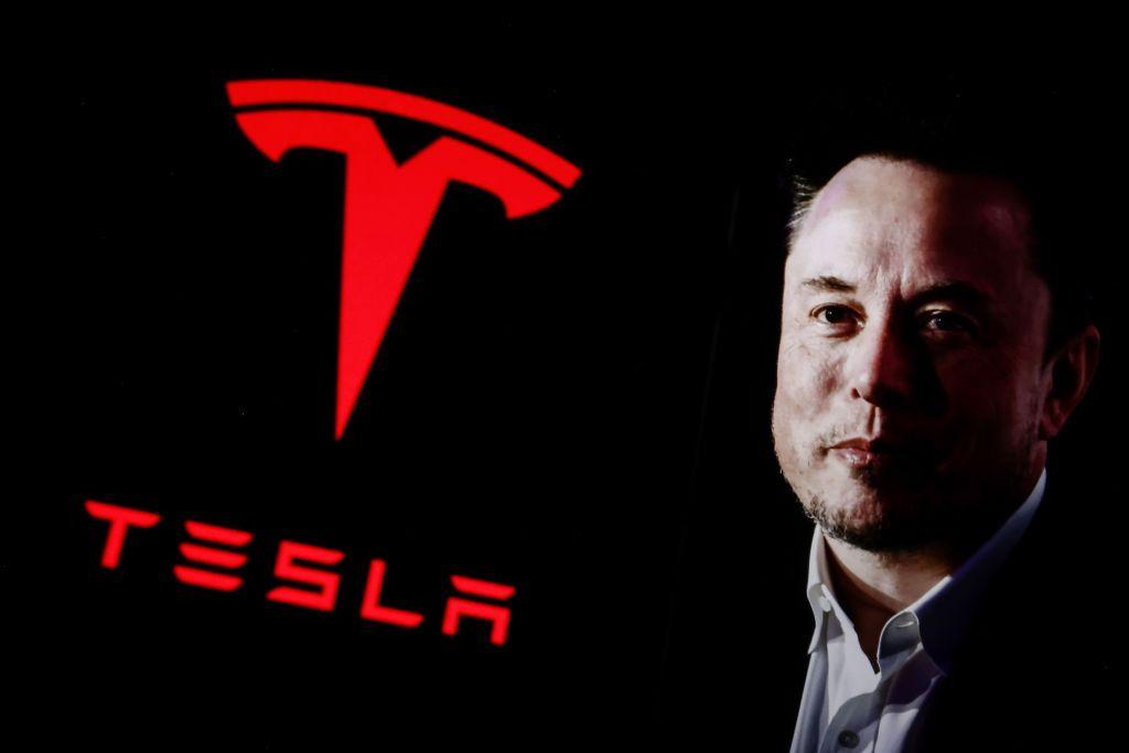 Logo de Tesla y Musk