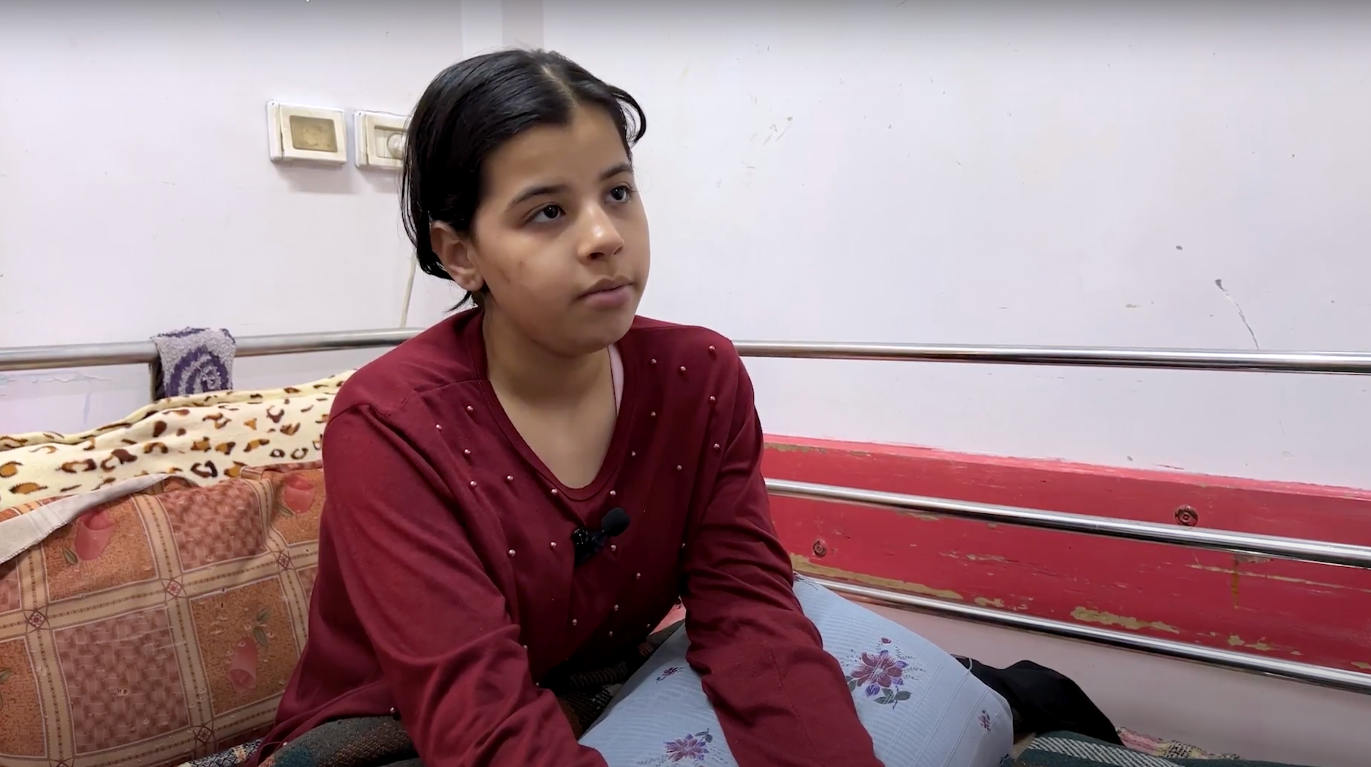 قتلت دنيا في غارة إسرائيلية على مستشفى ناصر الذي كانت تتعالج فيه من بتر في ساقها، بحسب وزارة الصحة في غزة.