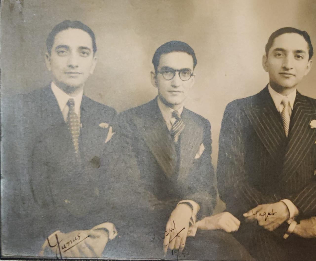 یونس خان (بائیں) اور یعقوب خان (دائیں)