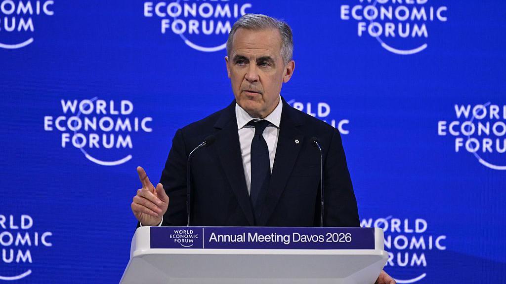 Mark Carney en el atrio del Foro Económico de Davos