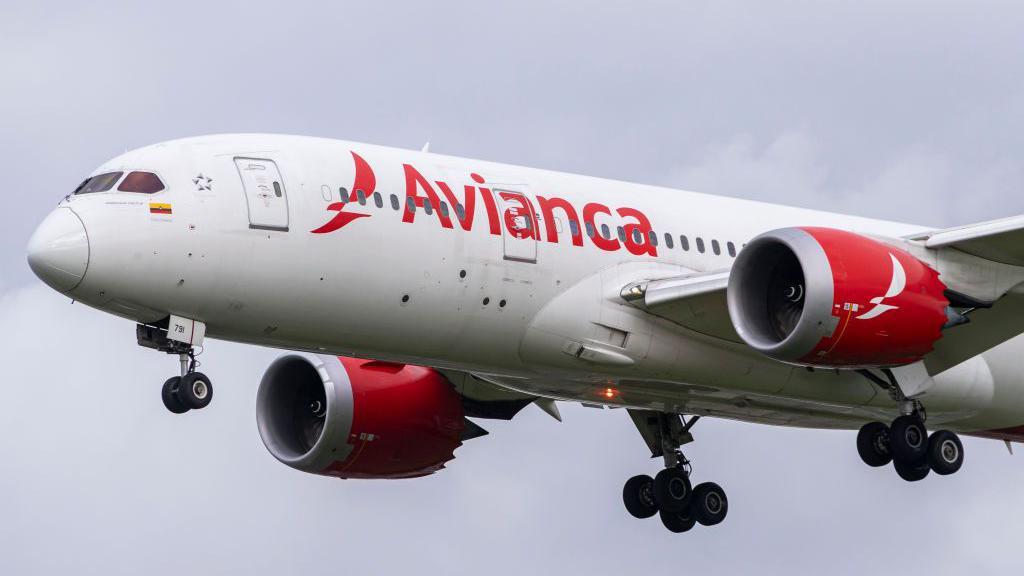 Un avión de Avianca, aerolínea colombiana que ha suspendido sus vuelos a Venezuela. 