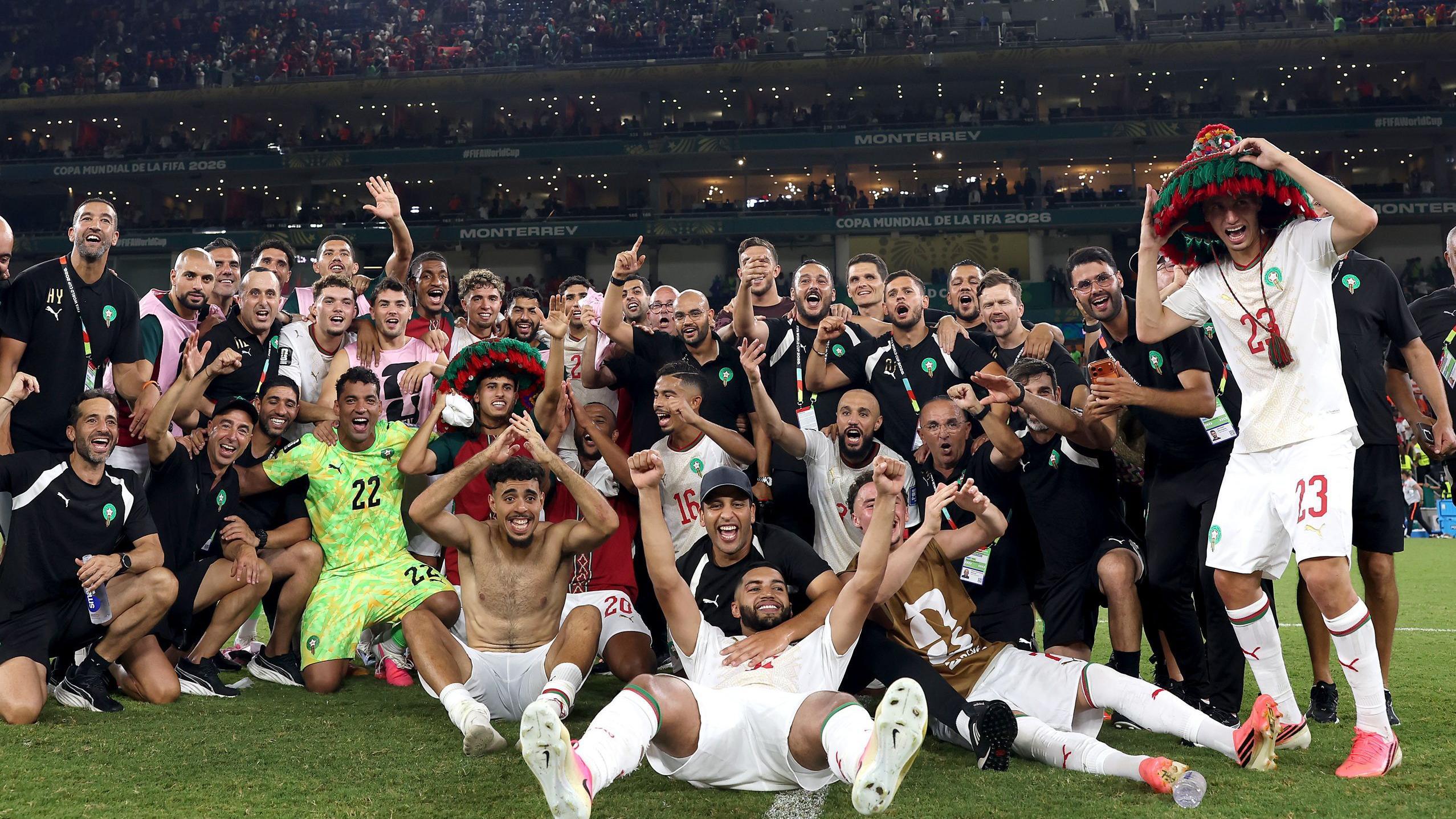 كأس العالم: المغرب يطيح بهولندا، والباراغواي تقصي ألمانيا، والبرازيل تنجو في اللحظات الأخيرة
