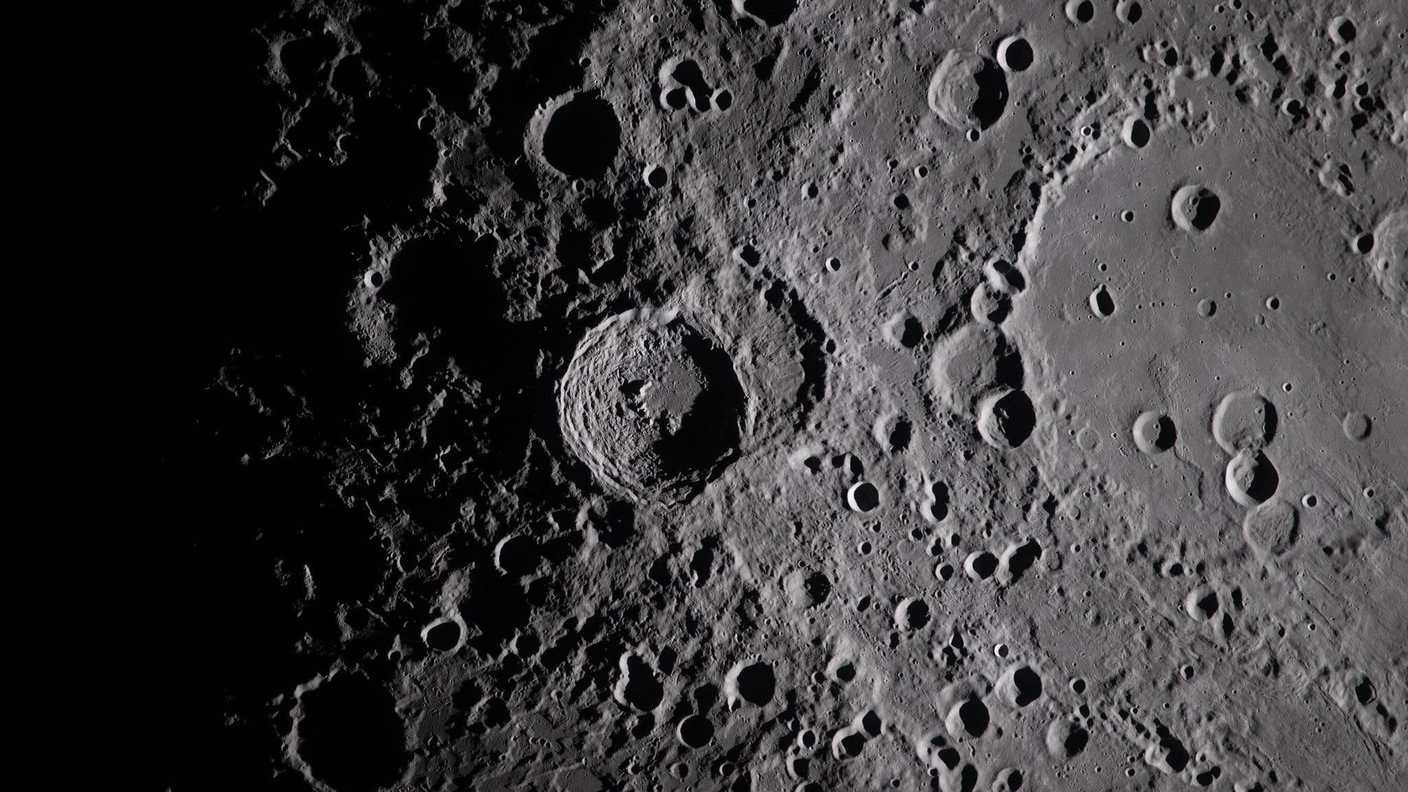Cráteres en la Luna 