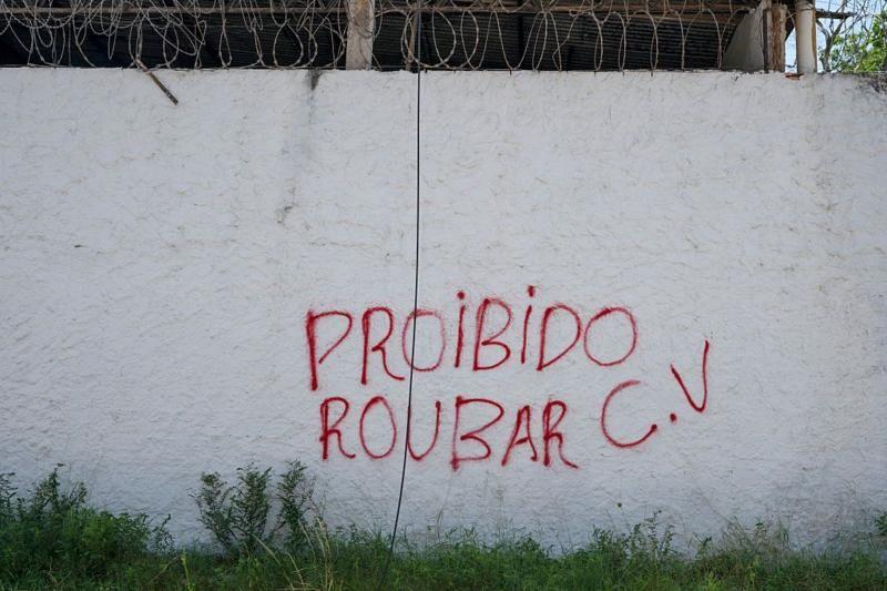 Grafite do CV em muro no Brasil