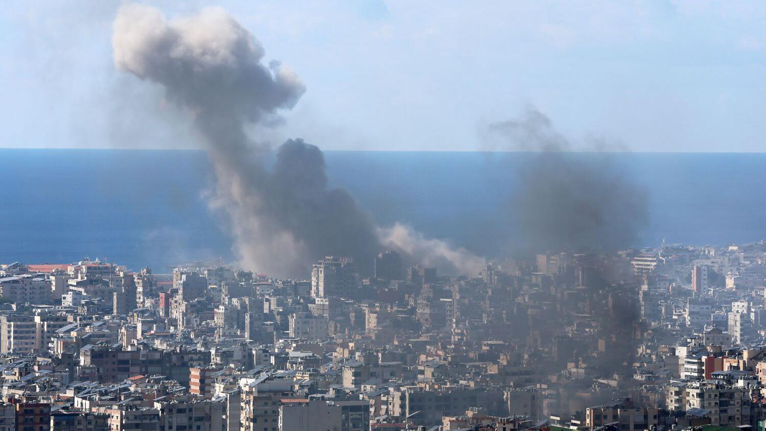 Dim se širi iznad zgrada