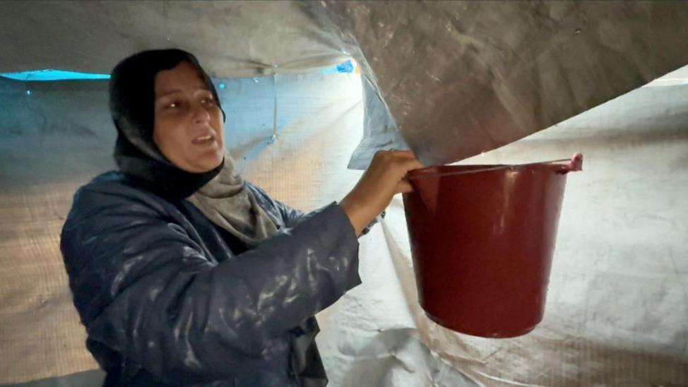 امرأة في خيمة