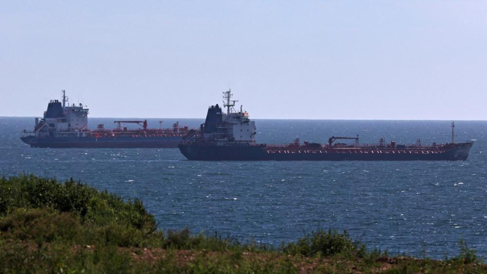 US eases Russia oil sanctions as Iran war pushes up energy prices 