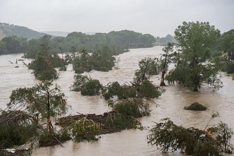 El nivel del río Guadalupe subió casi 8 metros en 45 minutos, dijo el vicegobernador de Texas.
