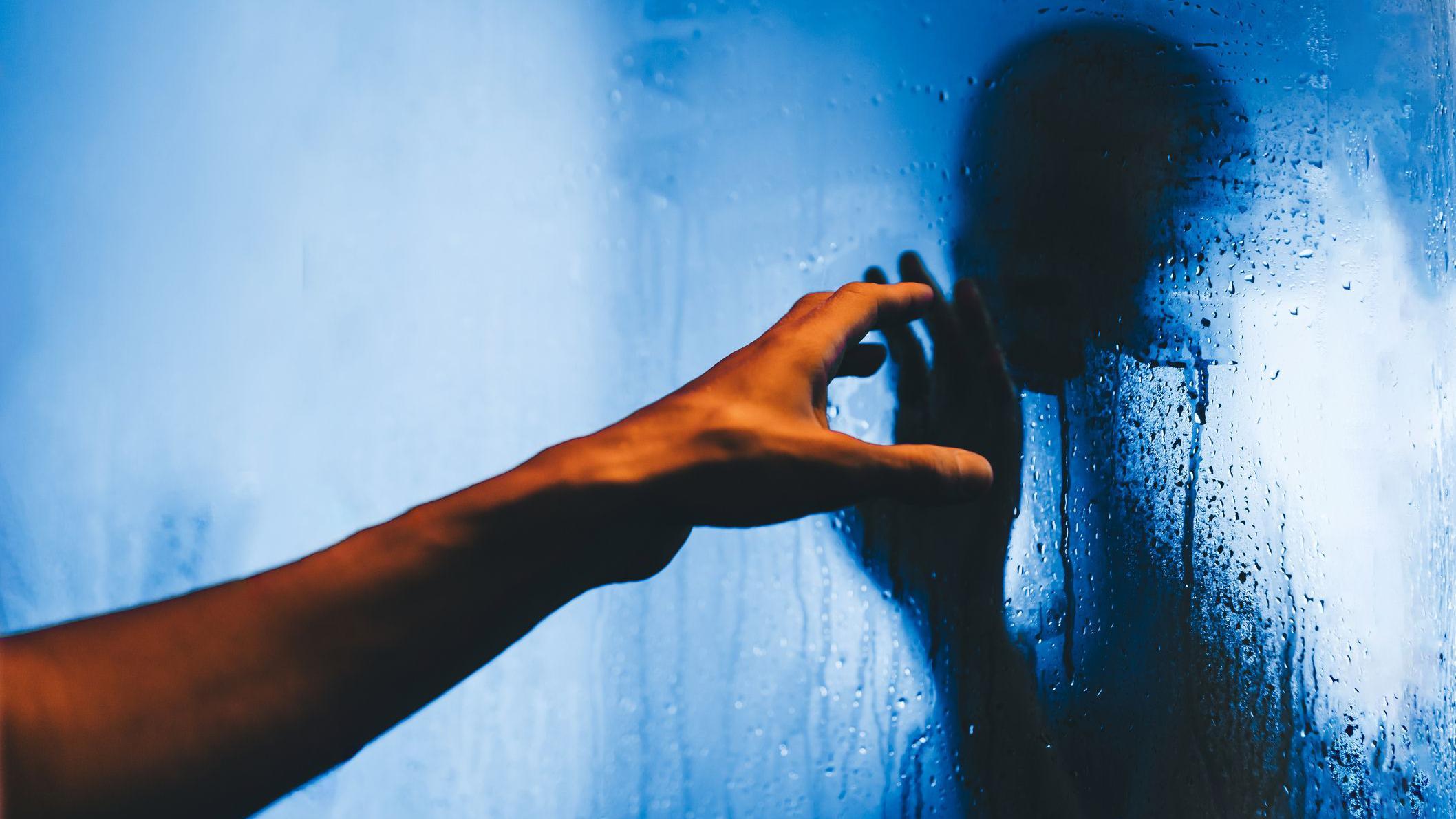 رسم لشخص لخيال شخص