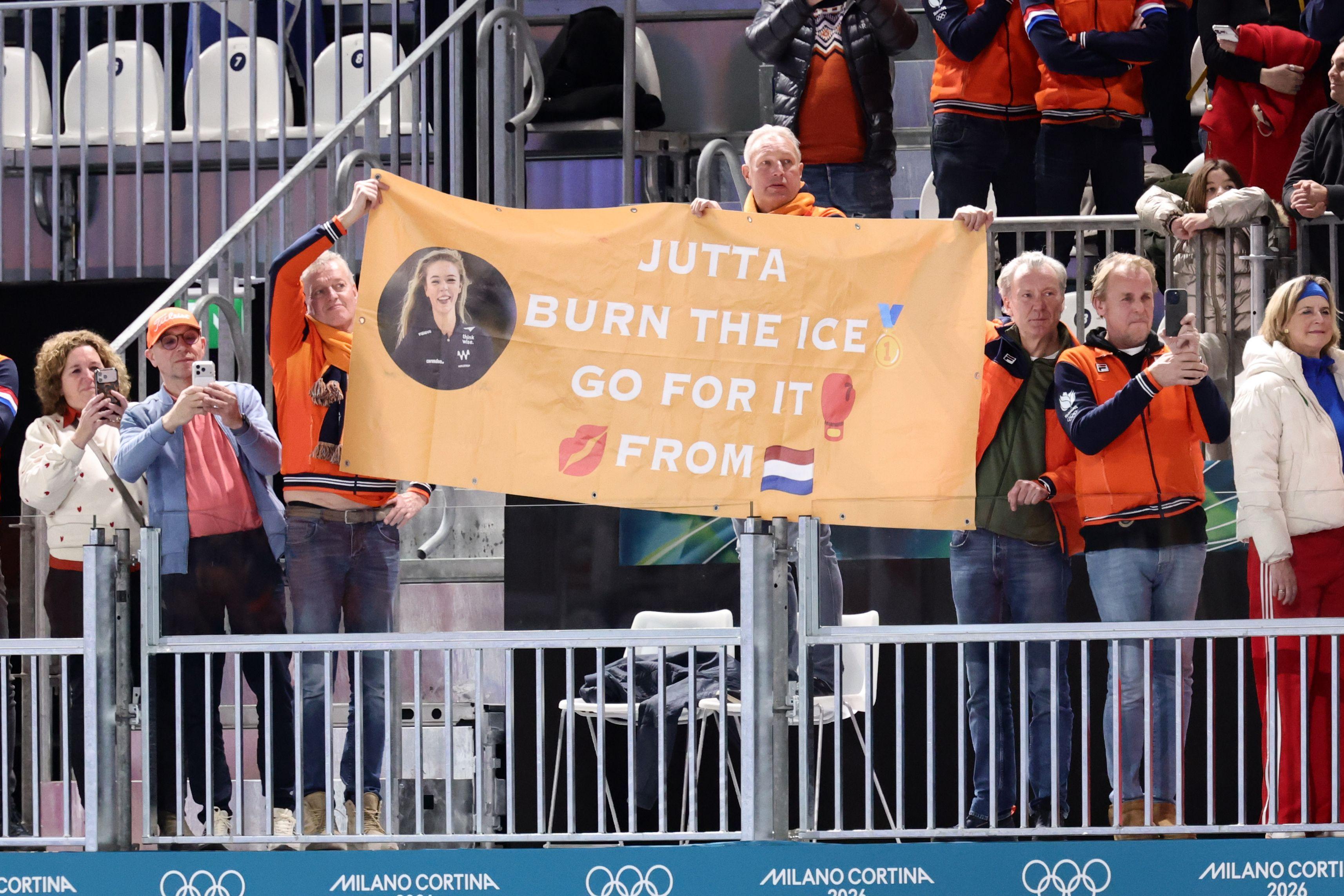 Holandski navijači sa transparentom: 'Juta, sprži led, idemo'