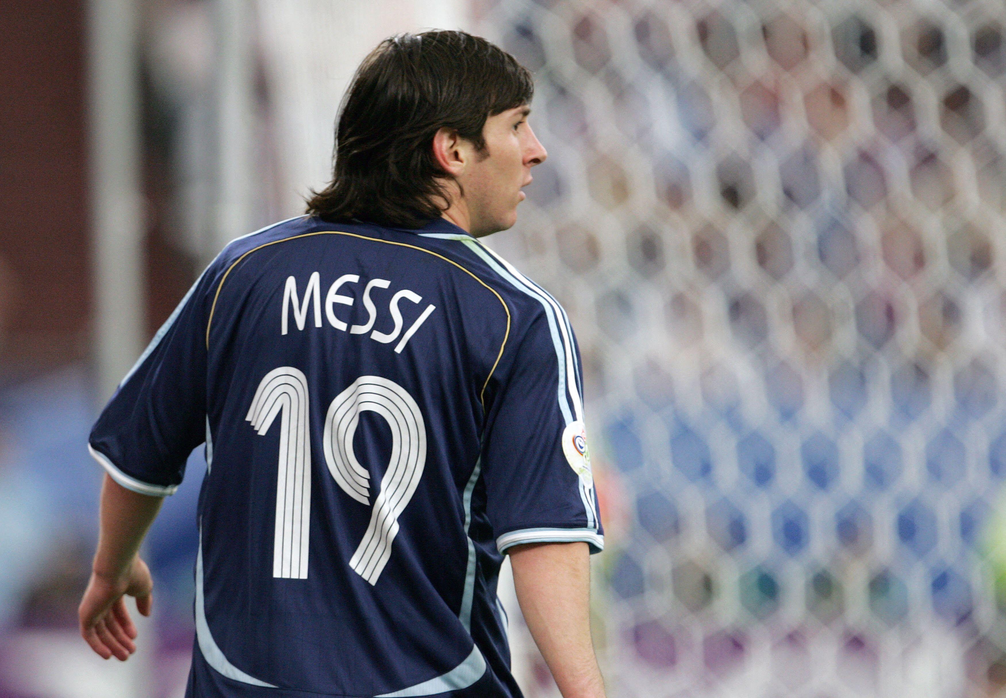 الأرجنتيني ليونيل ميسي خلال مباراة منتخب بلاده مع صربيا والجبل الأسود في كأس العالم 2006