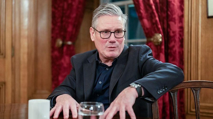 Starmer says no more veering from golden age to ice age on China as he flies to Beijing