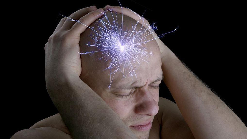 Representación simbólica del dolor de cabeza