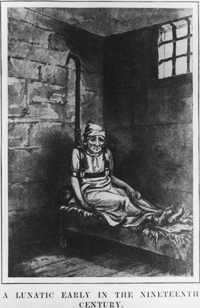 ربما بدت المستشفى وكأنها قصر لكن علاج المرضى لم يكن مثاليا كما هو موضح في الرسم حيث تم تقييد المريض من رقبته ويديه