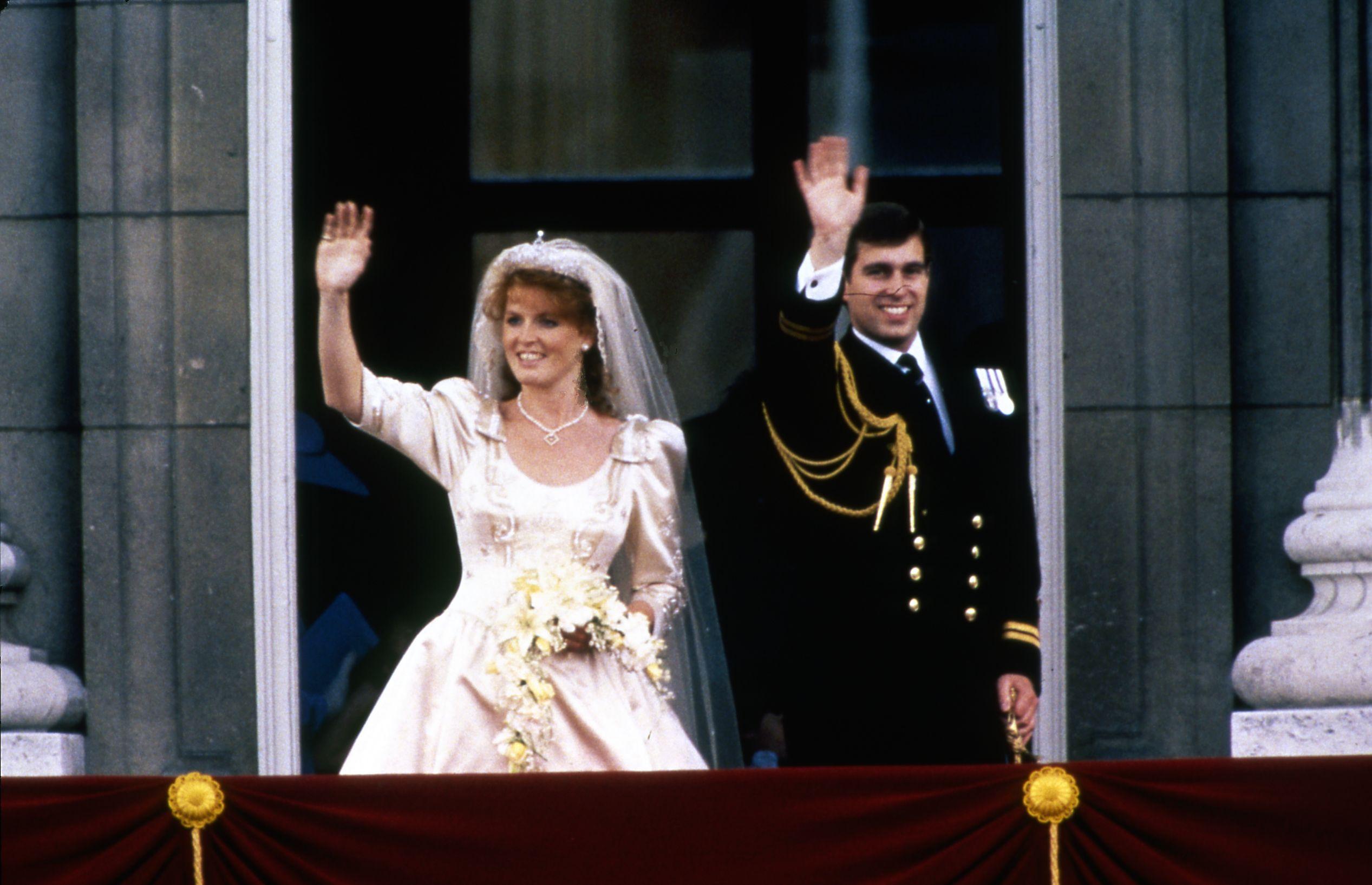 Sarah Ferguson y el entonces príncipe Andrés en su boda.