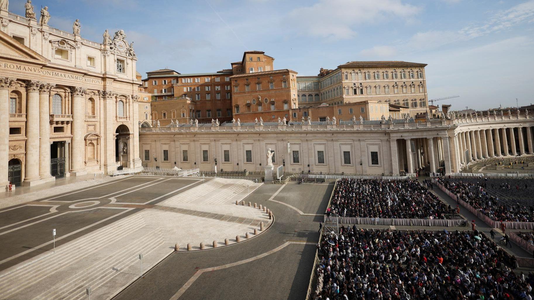 Pope Francis's coffin about to be moved to St Peter's Basilica for public mourning