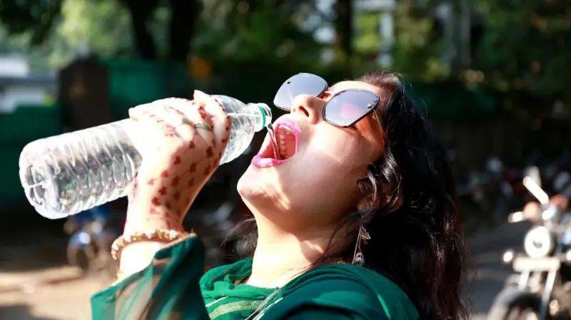 گرمی میں جسم کو زیادہ پانی کی ضرورت ہوتی ہے