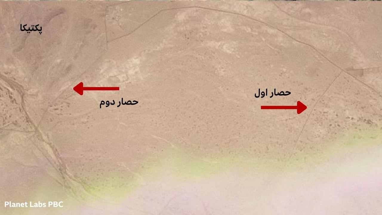 ایسا لگتا ہے کہ پاکستان نے دو مقامات پر سرحدی لائن سے کئی کلومیٹر اندر افغانستان کی سرزمین میں باڑ لگائی ہے
