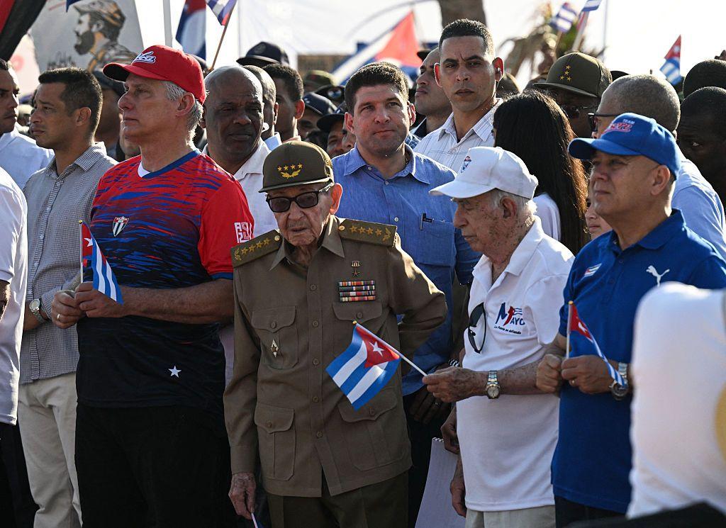 Raúl Castro acompaña a Díaz-Canel en el desfile del 1 de Mayo de 2026.