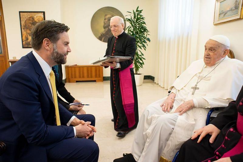 J.D. Vance e papa Francisco 