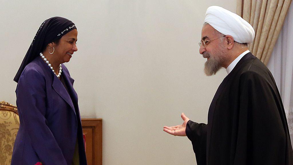 Delcy Rodríguez, entonces canciller de Venezuela, en un encuentro en Teherán en 2015 con Hassan Rouhani, que era el presidente de Irán. 