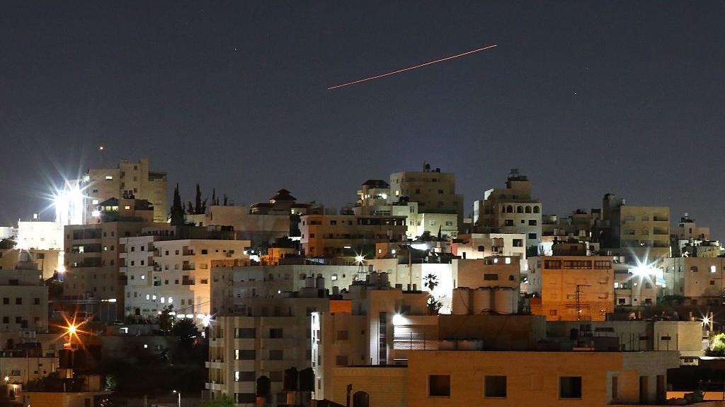 M&iacute;sseis iranianos nos c&eacute;us de Hebron, na Cisjord&acirc;nia, na noite de 7 de junho