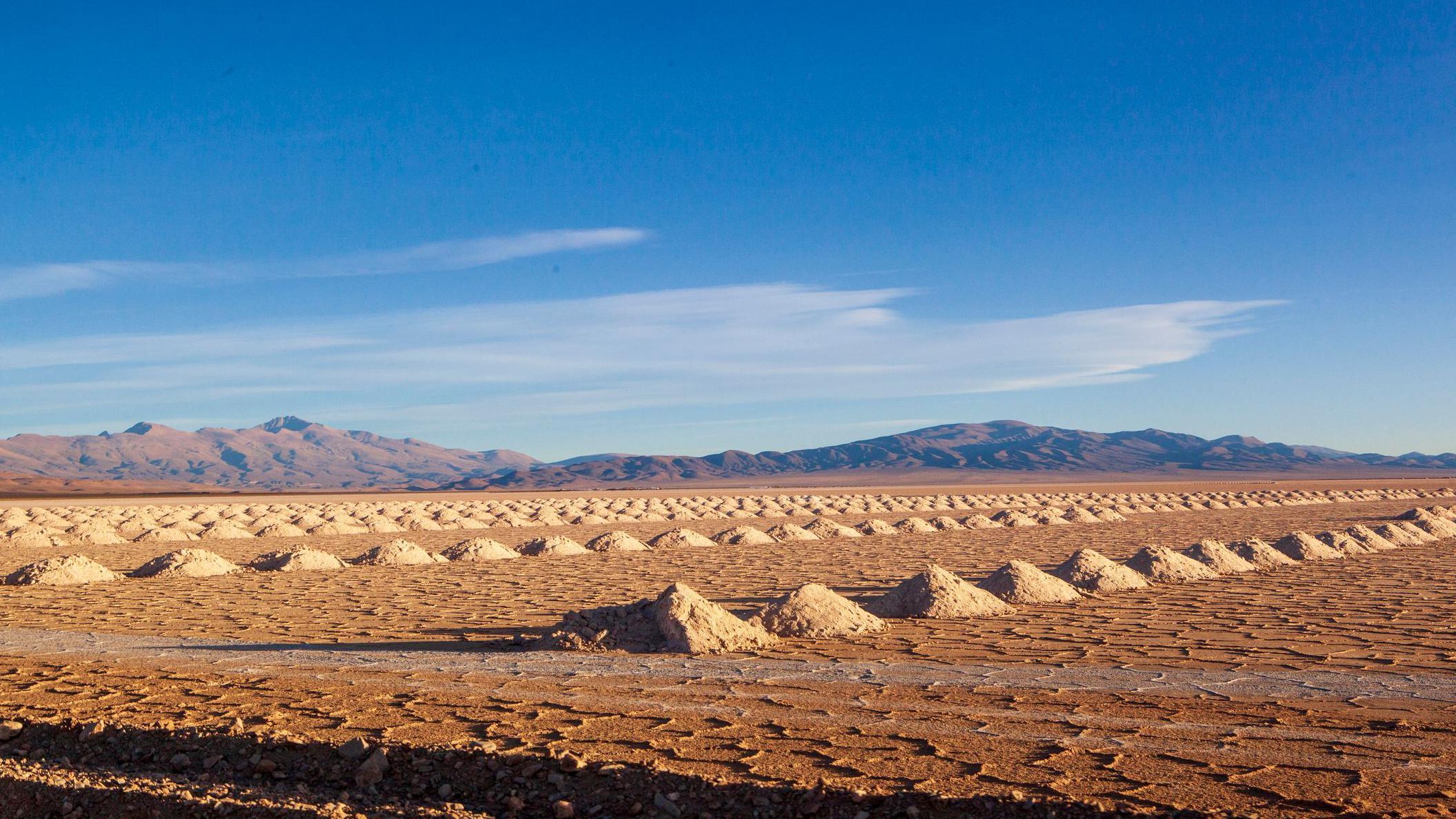 Producción de litio en el salar del norte de la provincia de Jujuy, Argentina.