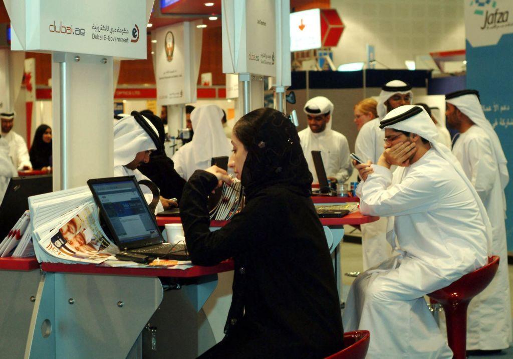 مواطنون إماراتيون في أحد الفعاليات الرسمية