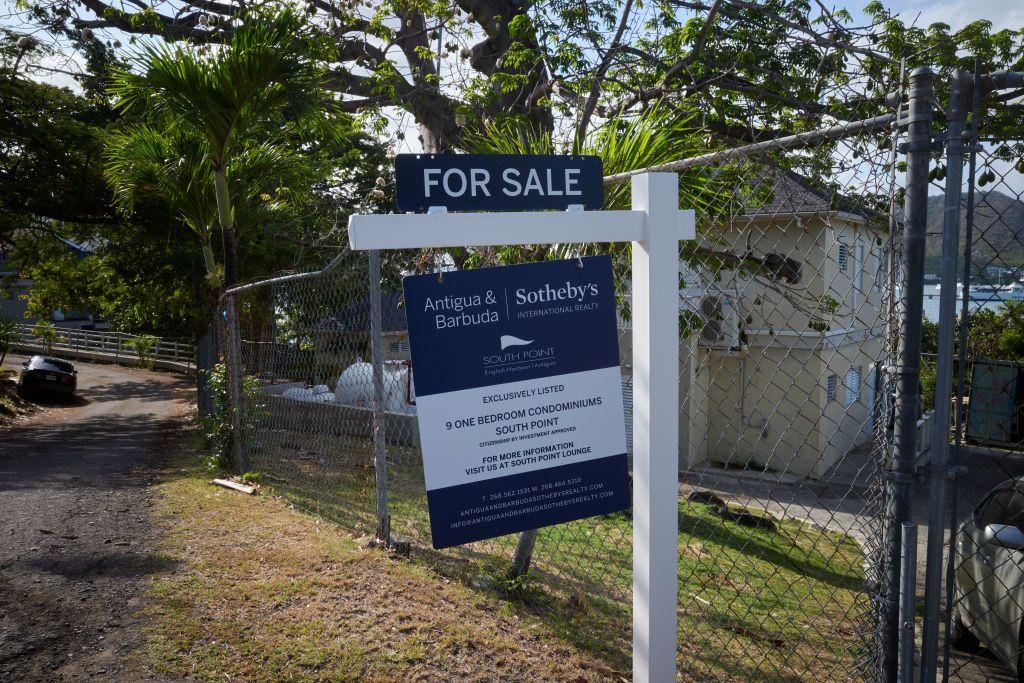 Un aviso de una casa en venta en Antigua y Barbuda