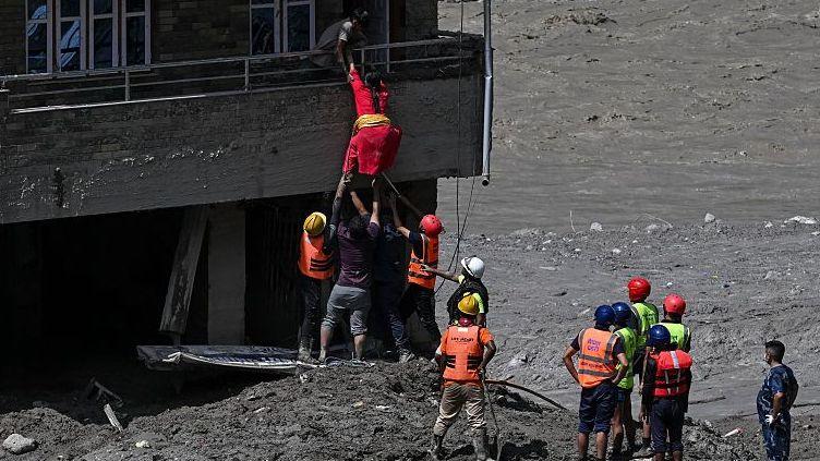 More than 350 killed in Nepal as rising lake raises fear of new flood
