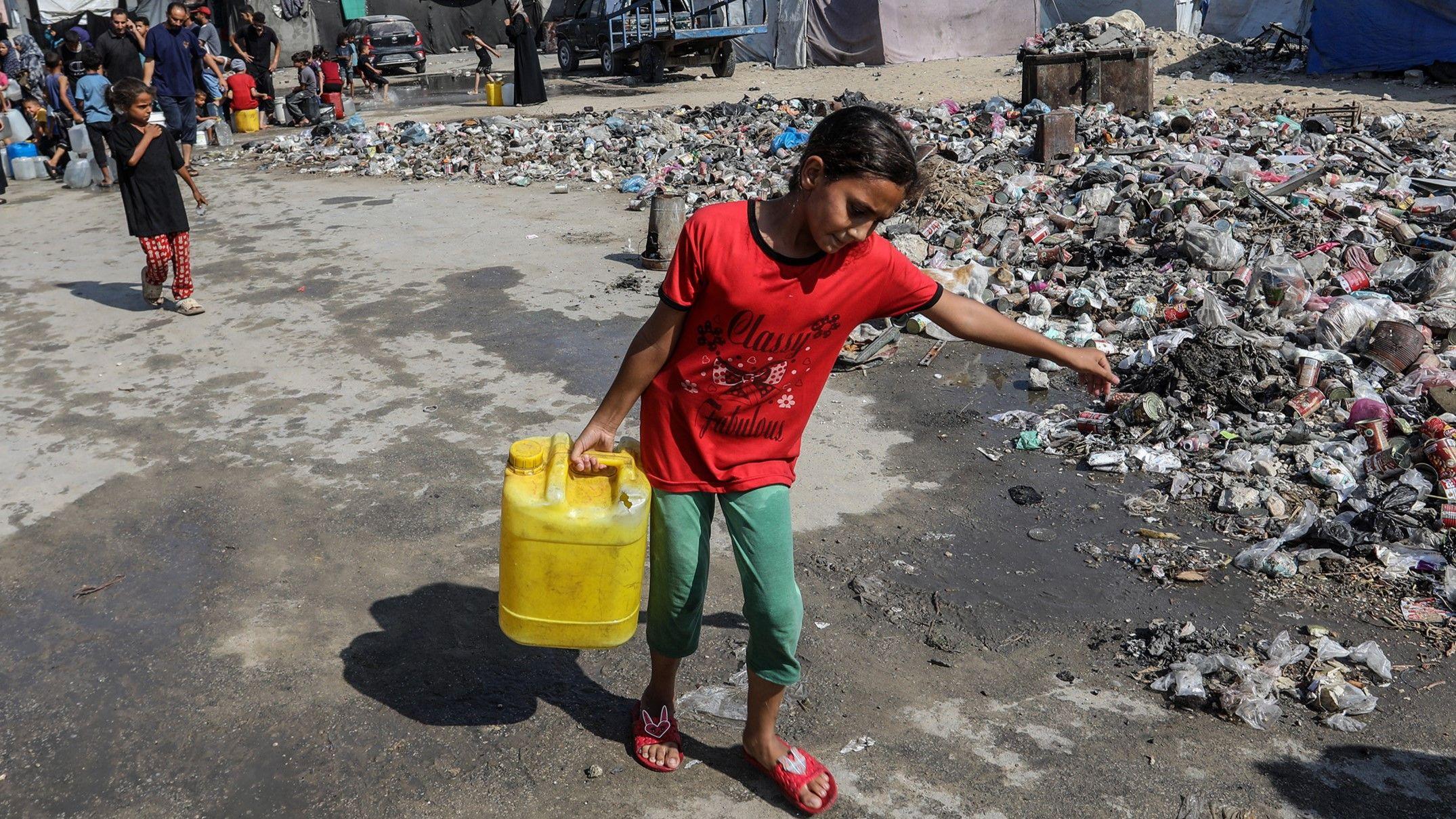 Gaza hospital says 21 children dead from malnutrition in 72 hours as UN warns 'last lifelines collapsing'