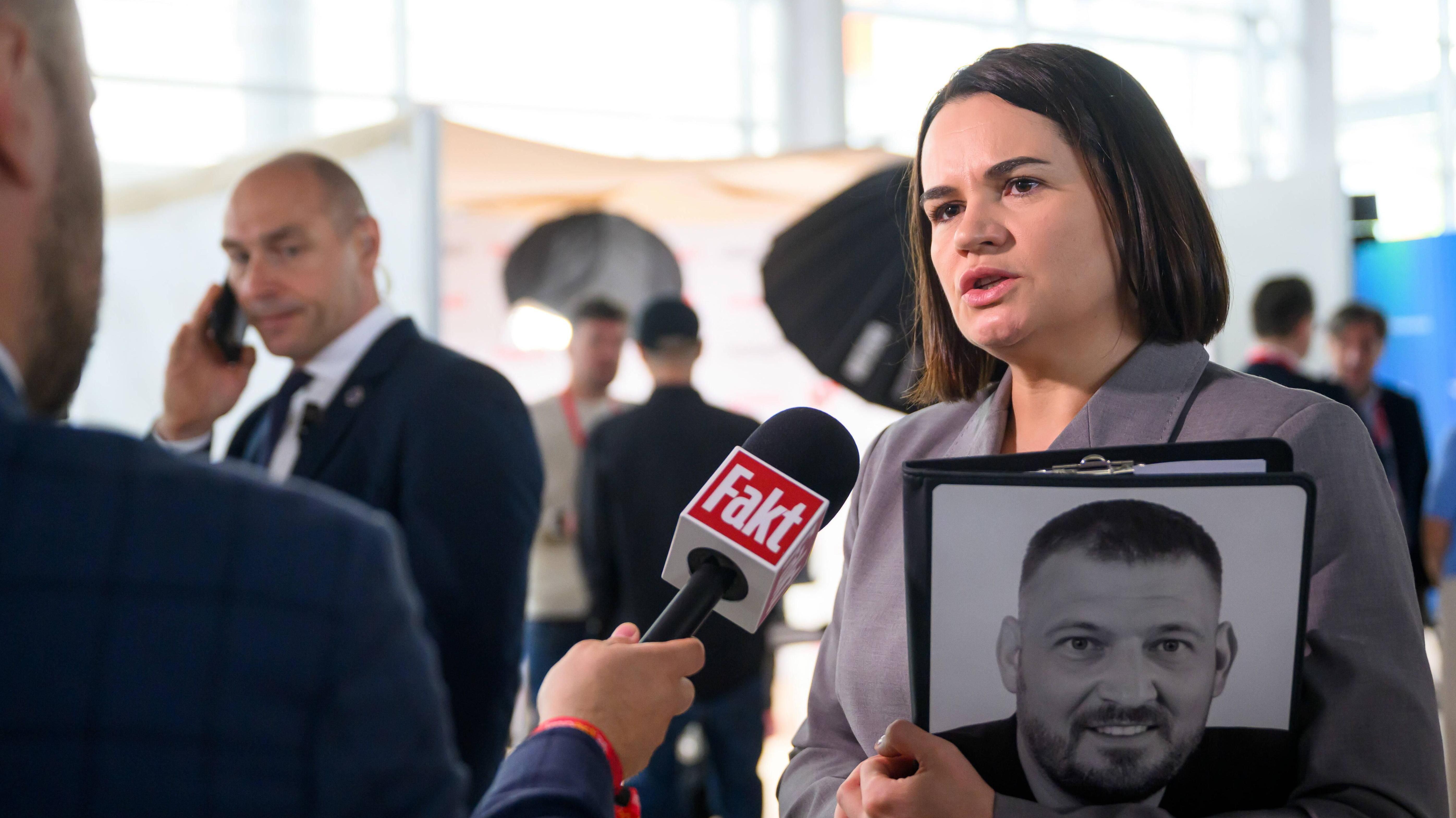 Belarus opposition leaders husband freed from prison