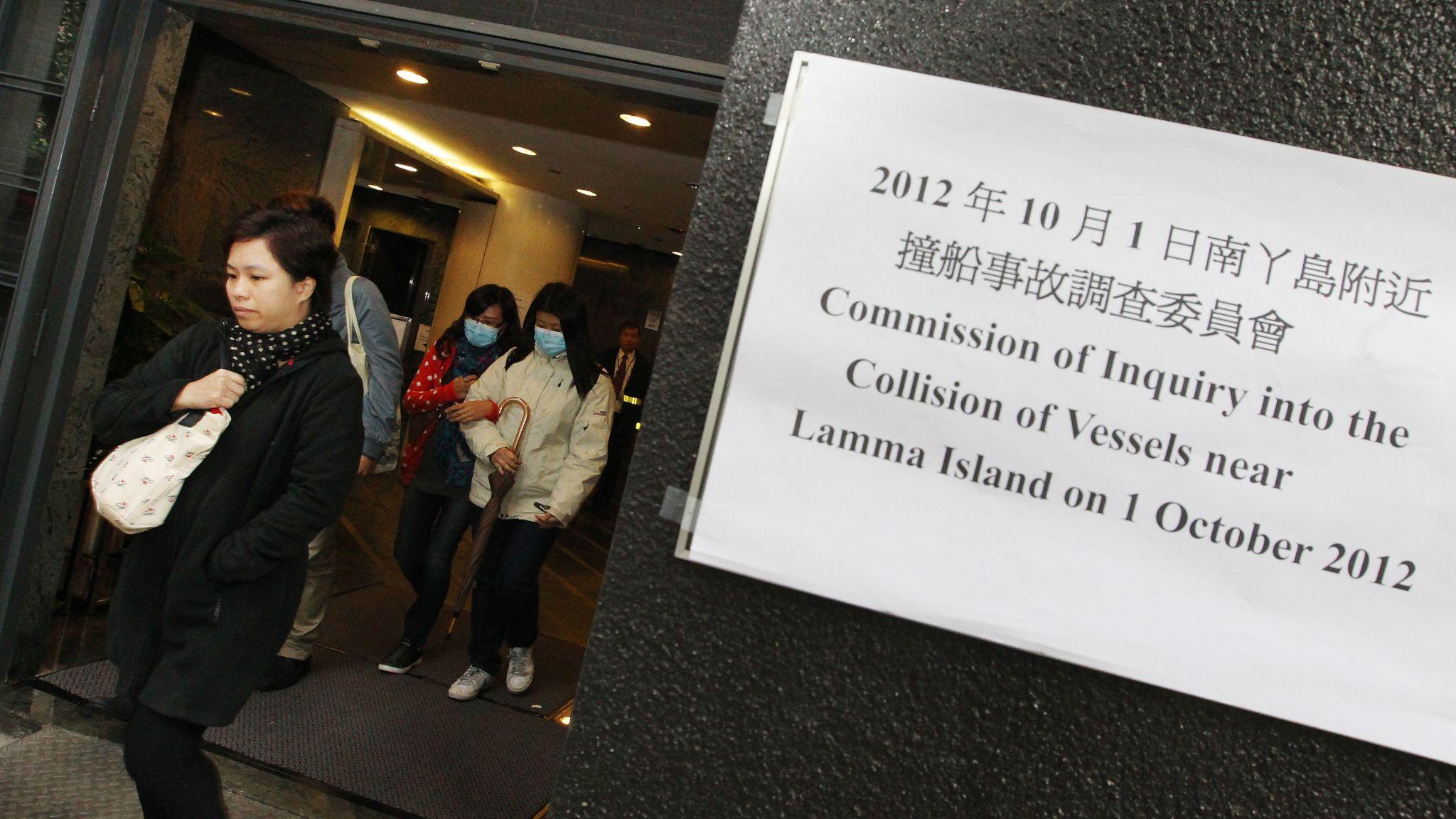 死難者家屬離開香港特區舊政府總部南丫海難獨立調查委員會研訊會場（5/12/2012）