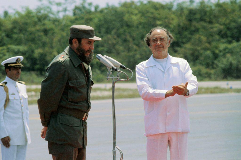 Fidel Castro y José López Portillo en una recepción del presidente mexicano al cubano en Cozumel
