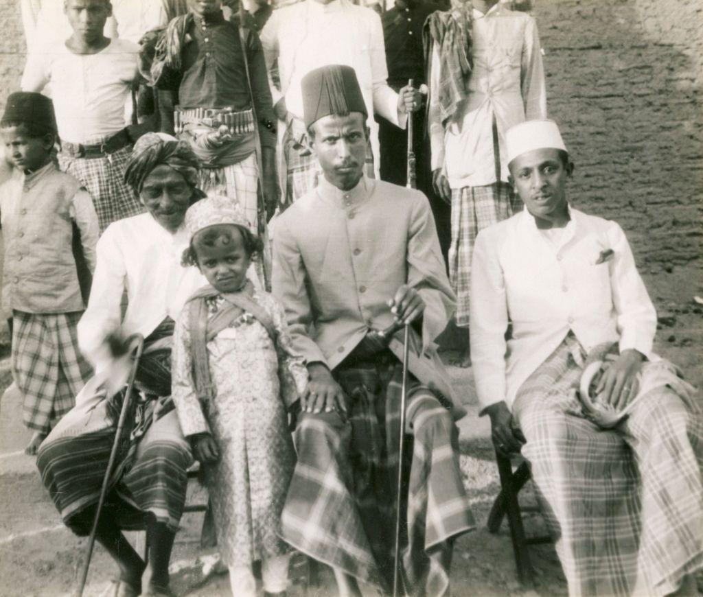صورة تعود لعام 1929 للسلطان علي القعيطي وأسرته في حضرموت